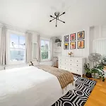 Charming Home In Shepherds Bush