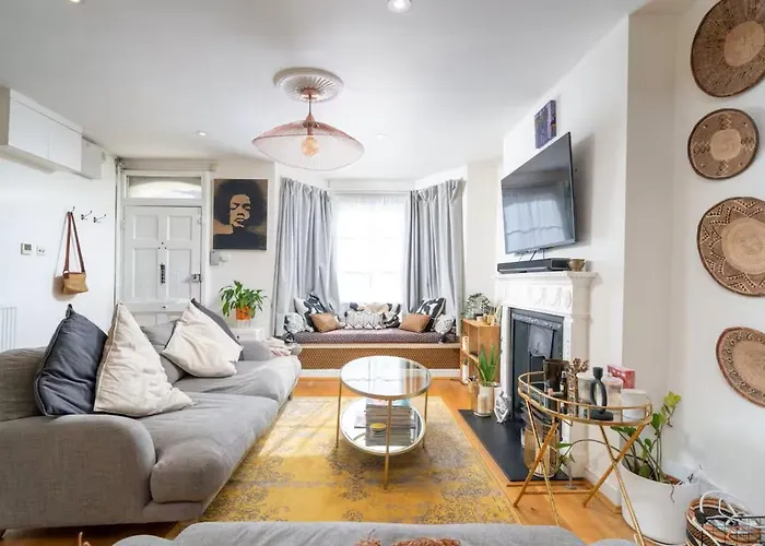Charming Home In Shepherds Bush