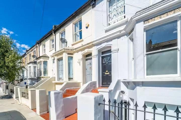 Charming In Shepherds Bush * London
