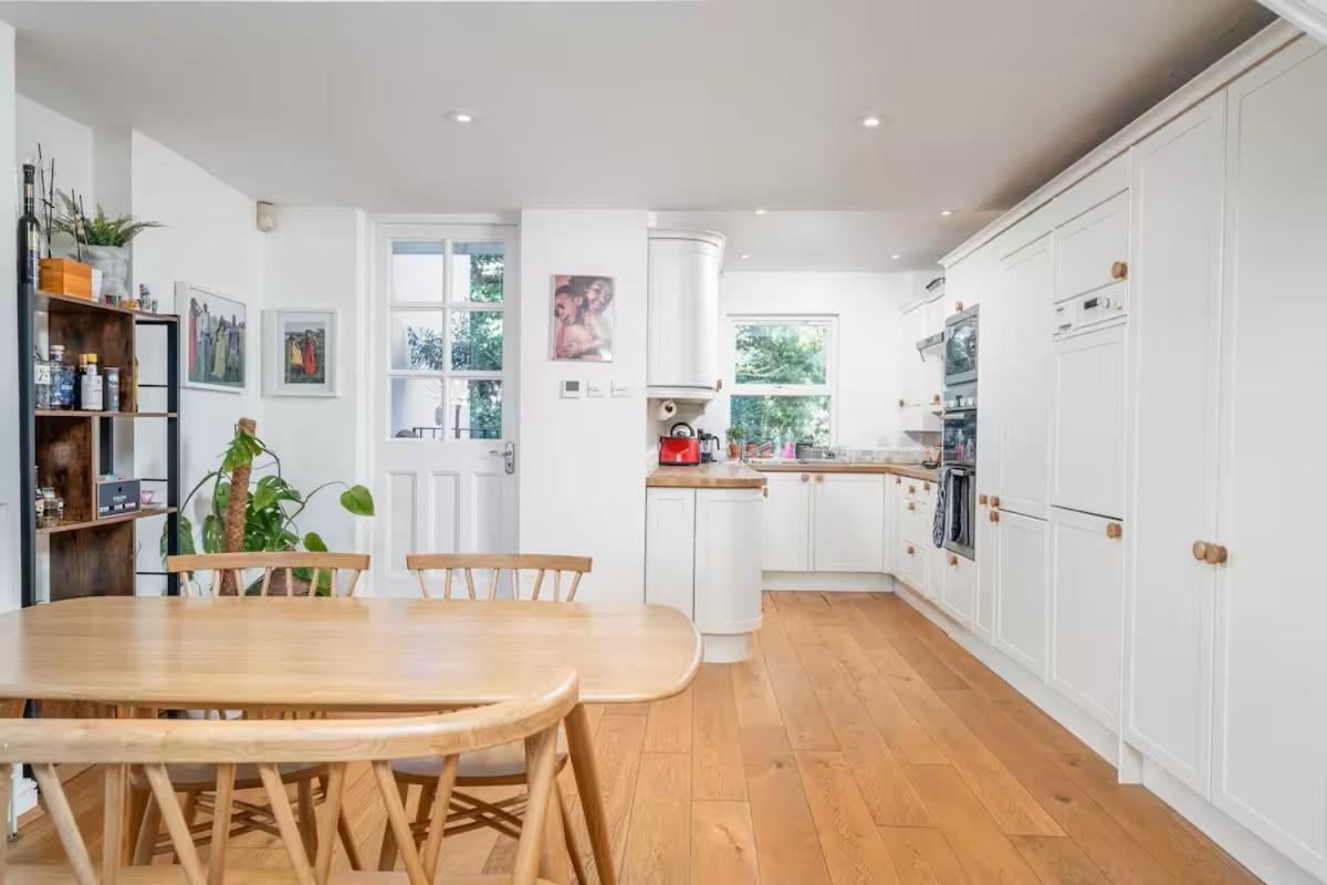 Charming In Shepherds Bush *